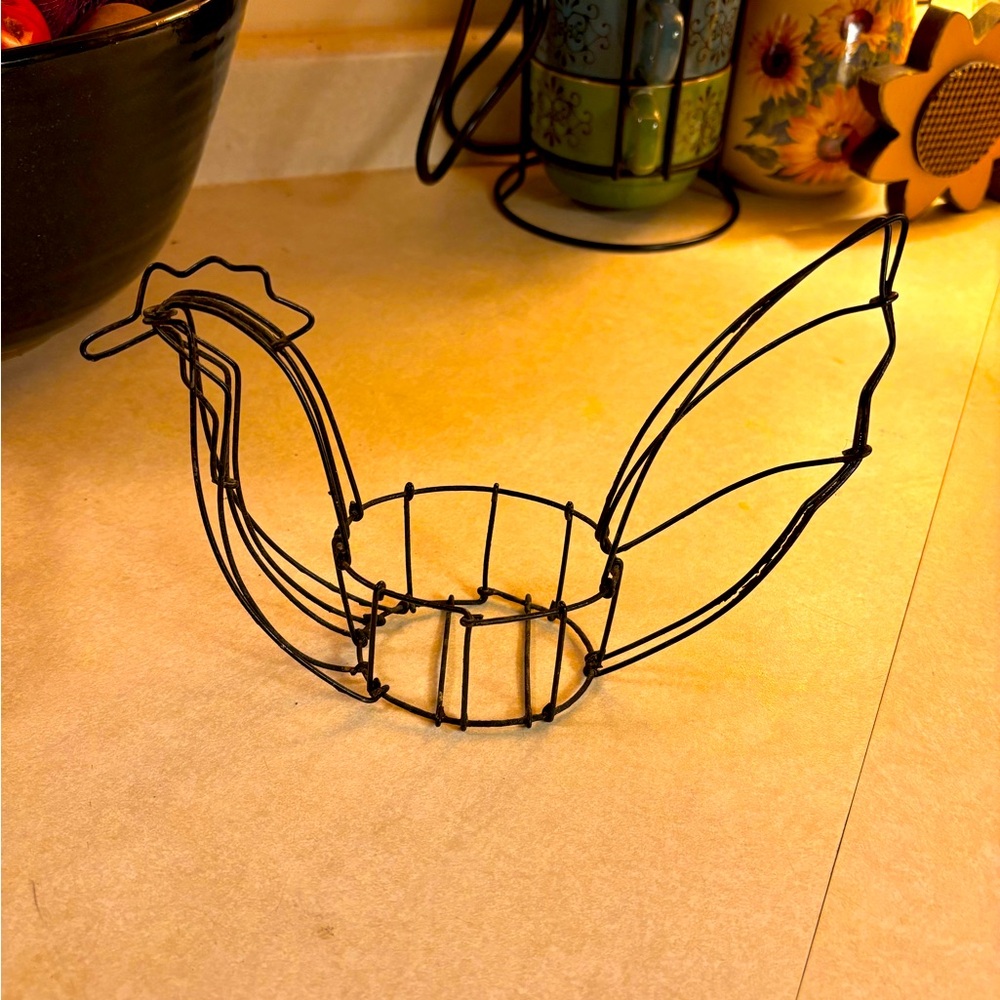 Black Wire Chicken Basket